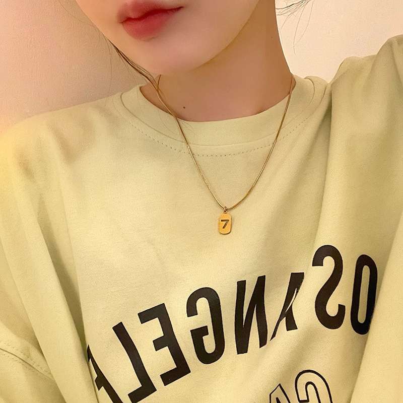 A new women's ink-style trendy design necklace with a unique collarbone chain accessory that doesn't fade details Picture