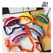 新款卡通韩版儿童胸包帆布绣花宝宝斜挎包鲨鱼儿童笑脸腰包