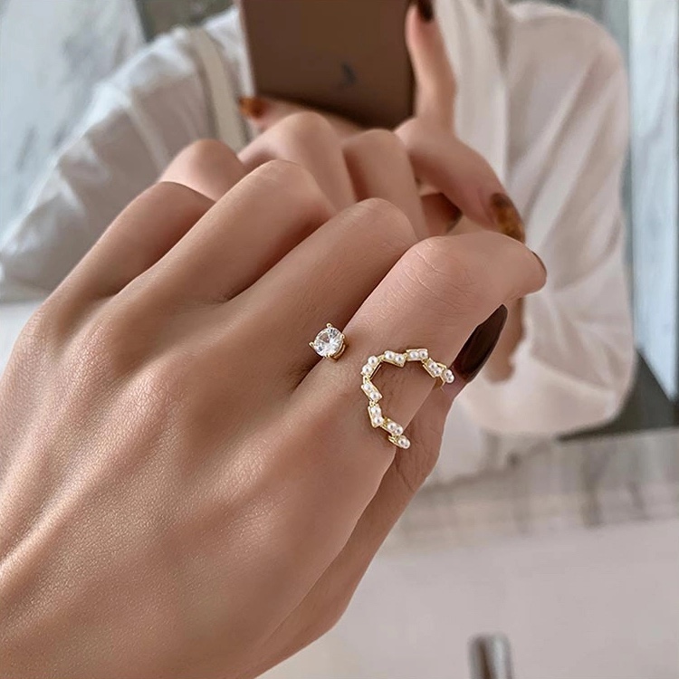 U-shaped pearl opal open ring, a niche design for women, with a cold and elegant style, is a high-end Instagram trendy and exaggerated index finger ring