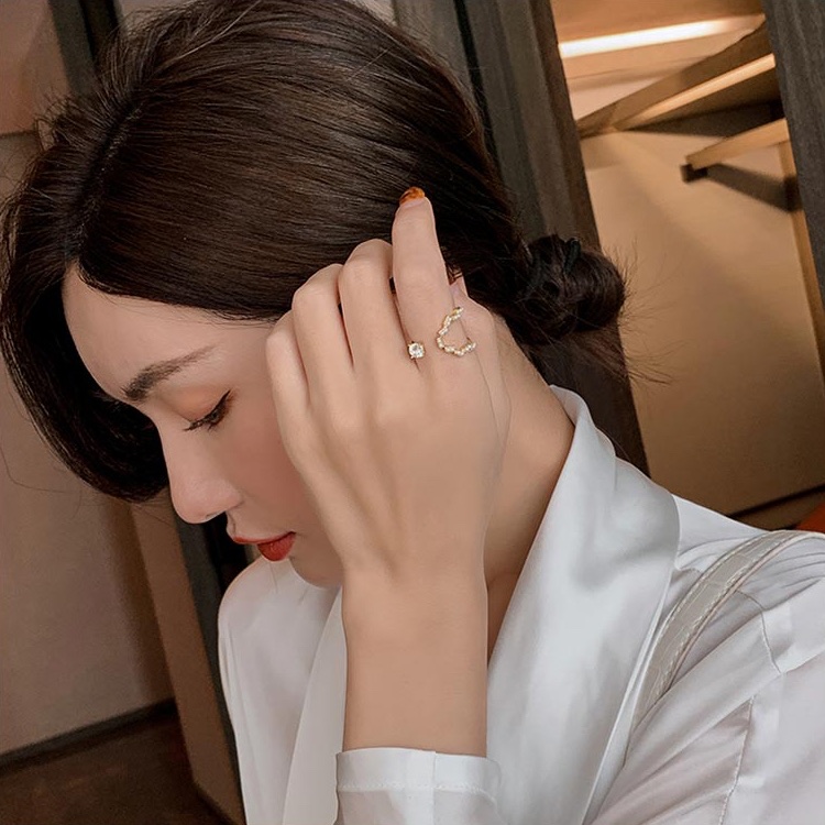 U-shaped pearl opal open ring, a niche design for women, with a cold and elegant style, is a high-end Instagram trendy and exaggerated index finger ring detail image 2