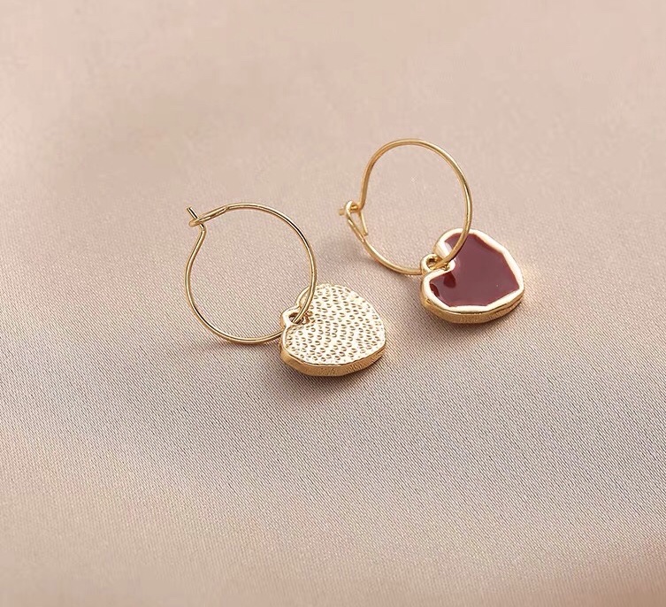 New exquisite heart-shaped, simple and fashionable ear hooks from Dongdaemun, South Korea Item Picture