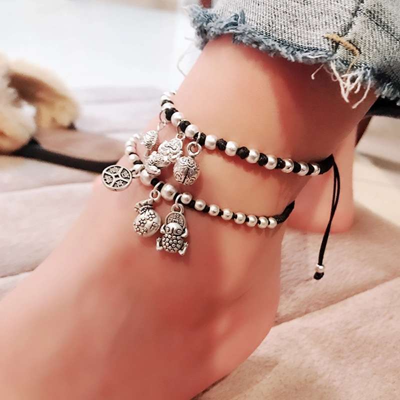 The Jingpoli brand imported Korean wax thread is hand-woven into the CAI Lai Fu anklet Application Scenario