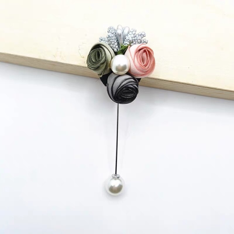 Bud blooms brooch