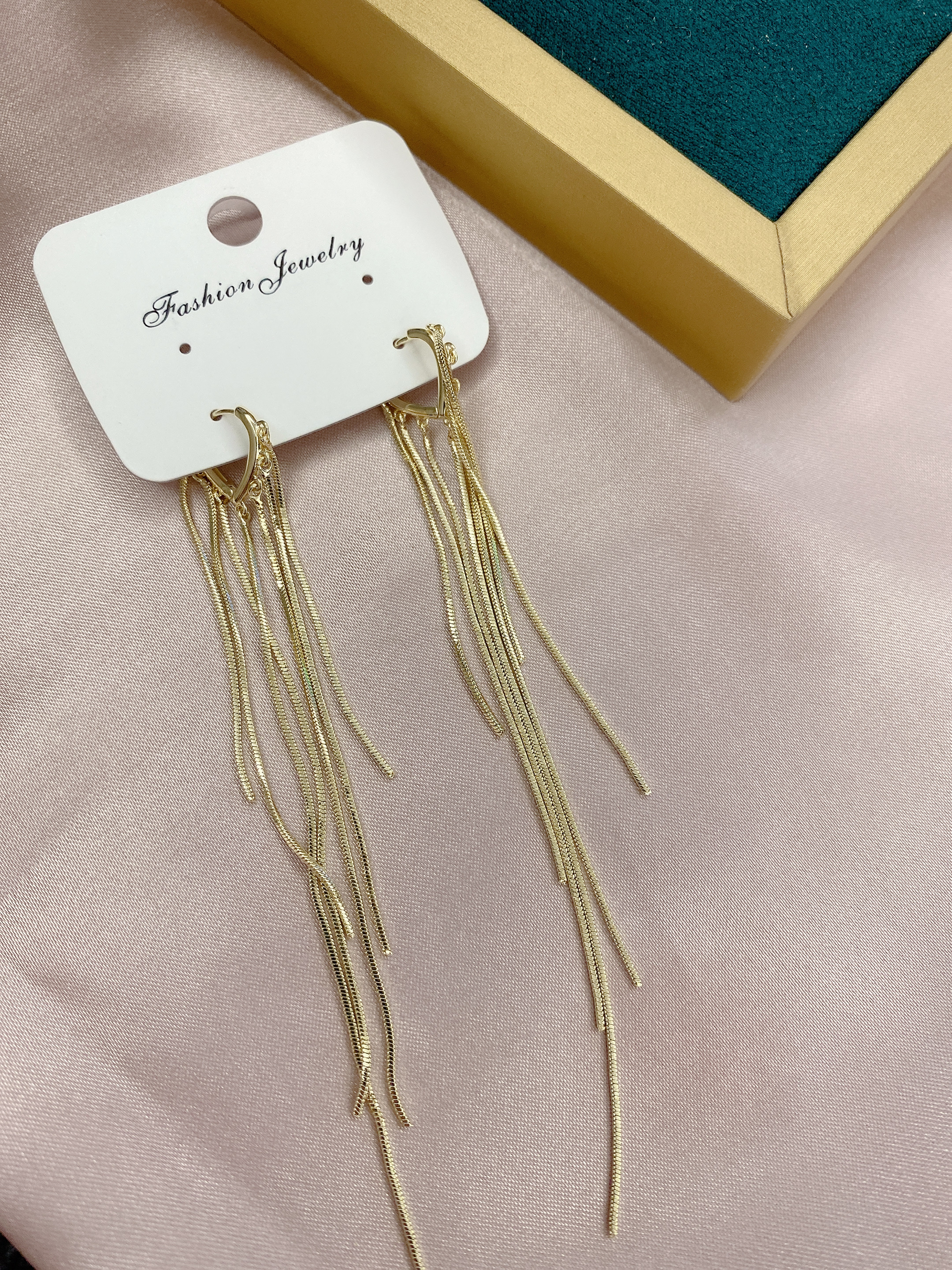 金色桃心流苏耳坠 简单大方优雅气质耳坠 灵动飘逸款耳环产品图