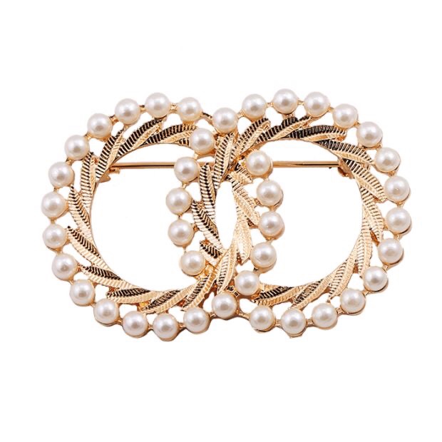 Interlocking brooch thumbnail
