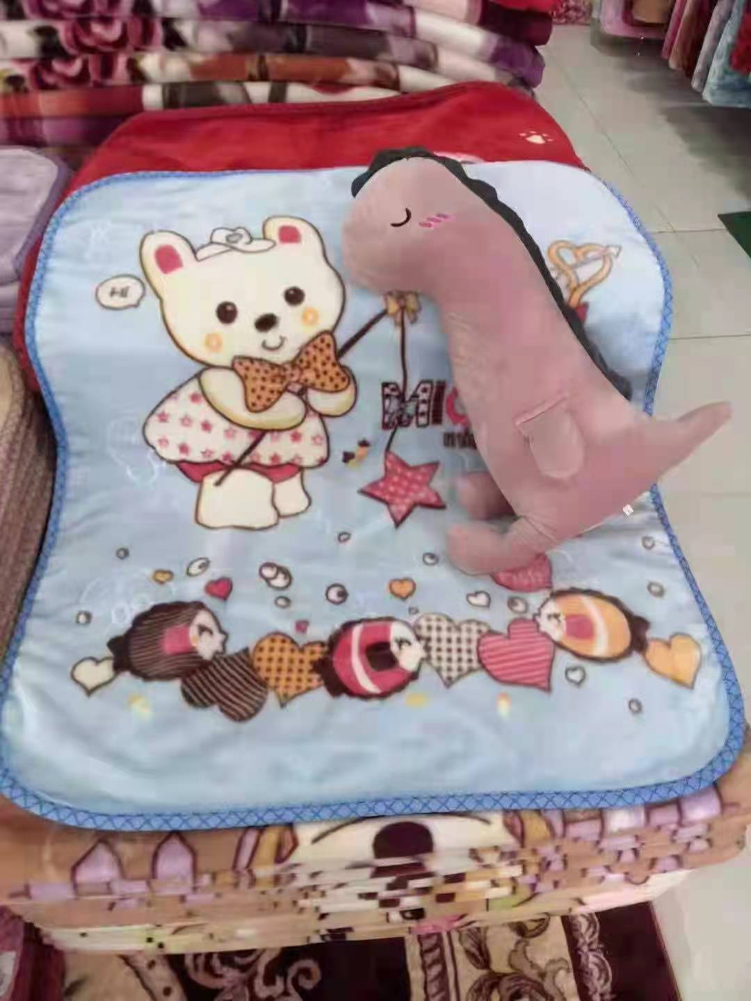 Boutique Cloud Blanket In Small Size Application Scenario