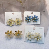 Stud earrings B90