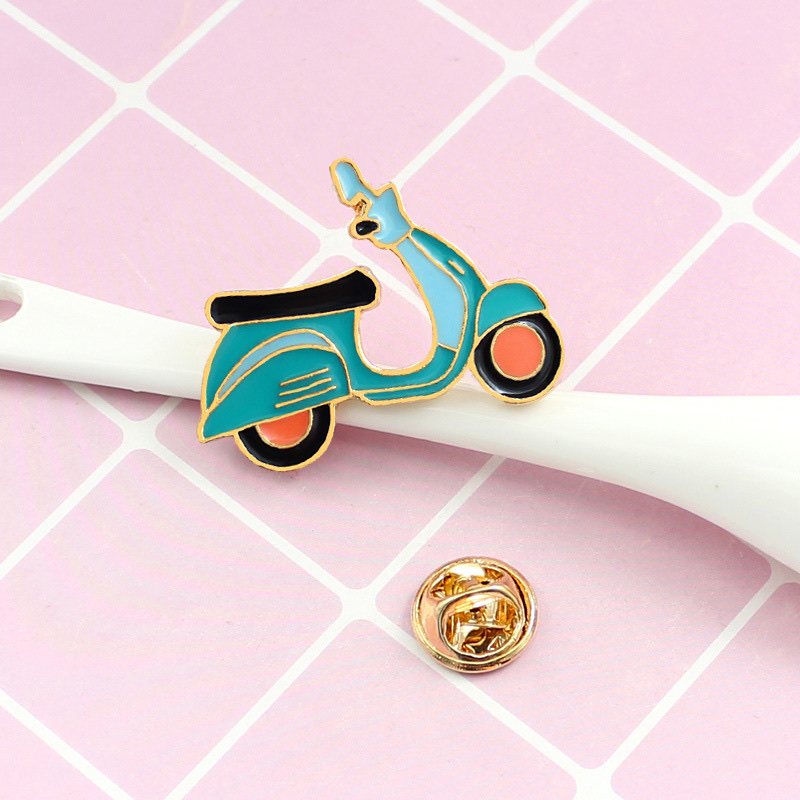 New European and American accessories: balloons, buses, motorcycles, juice drinks, brooches, children's gifts, backpacks, badges Item Picture