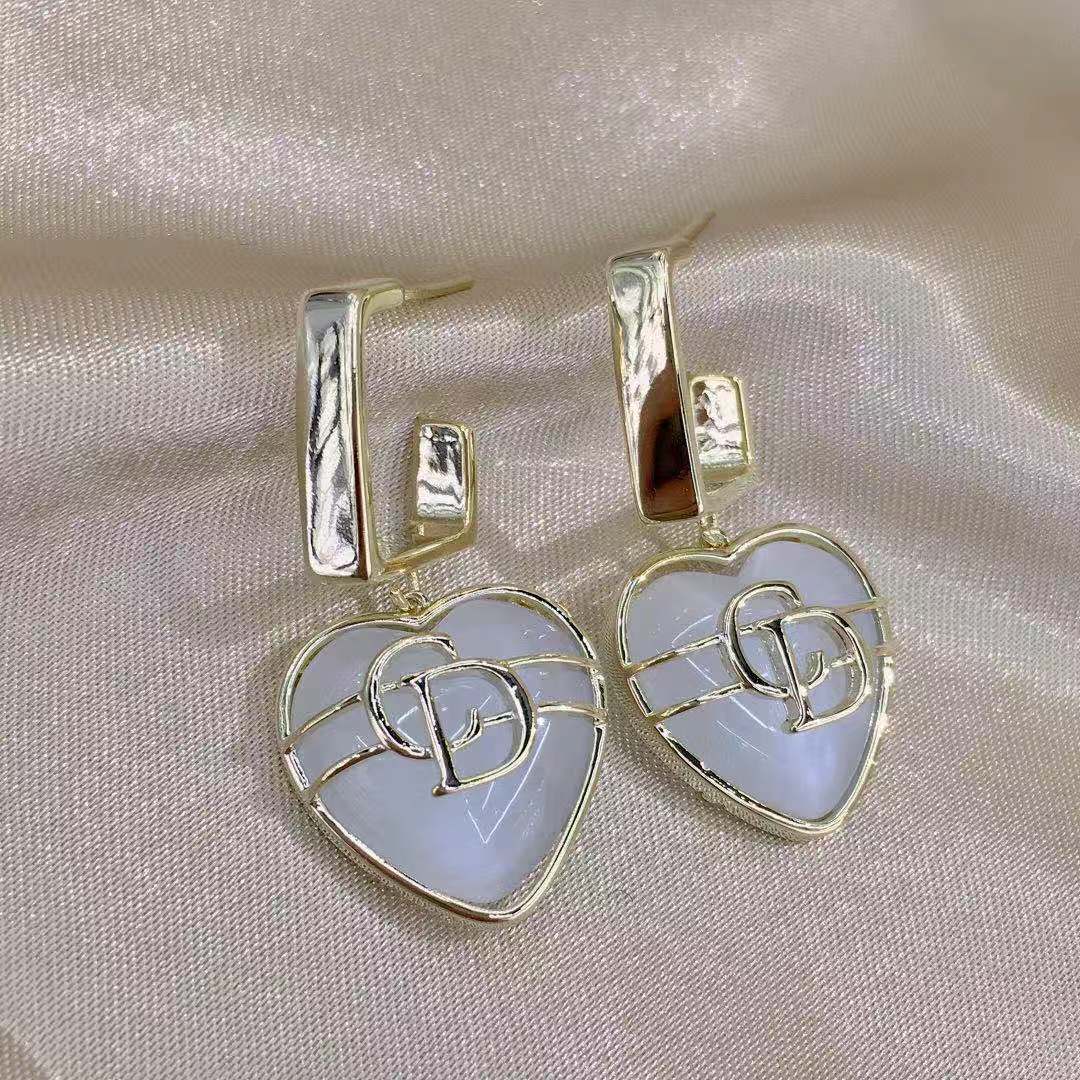 High-end French heart-shaped cat's eye stone letter stud earrings, Korean style, versatile earrings for Internet celebrities, S925 silver needle detail image 1