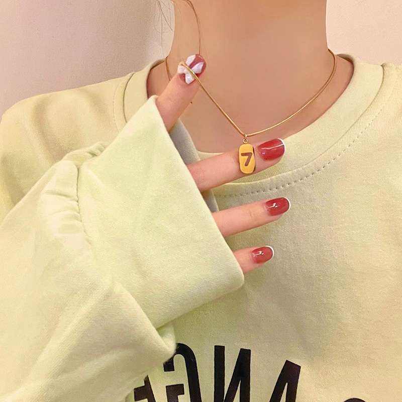 A new women's ink-style trendy design necklace with a unique collarbone chain accessory that doesn't fade Item Picture