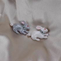 Bunny brooch