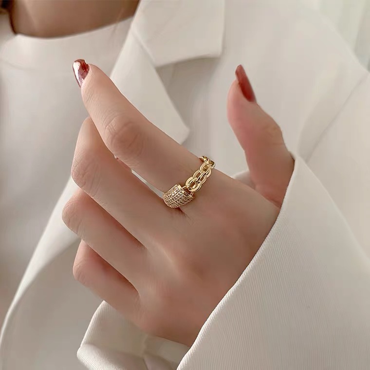 This is a trendy and individualistic ring that imitates the style of big brands. It features a cold and cool style for women on Instagram, with an open index finger ring. It is a niche design and a popular ring