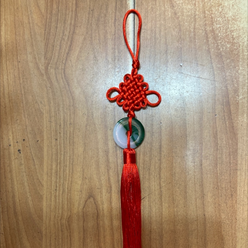 No. 5 6 red knot hanging black and white jade chip Sue