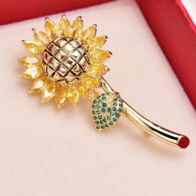A golden sunflower brooch