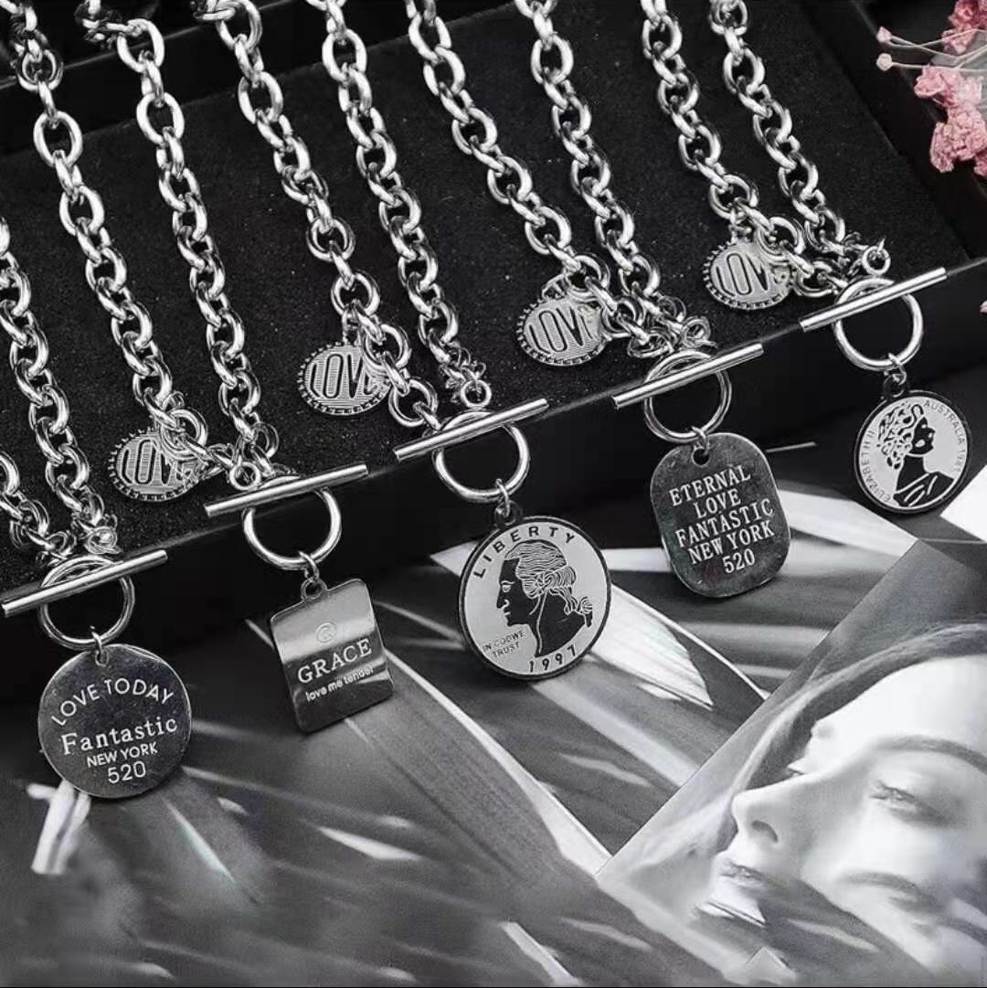 Bold bold men's and women's universal necklace Tiktok live, fast hand preferred.