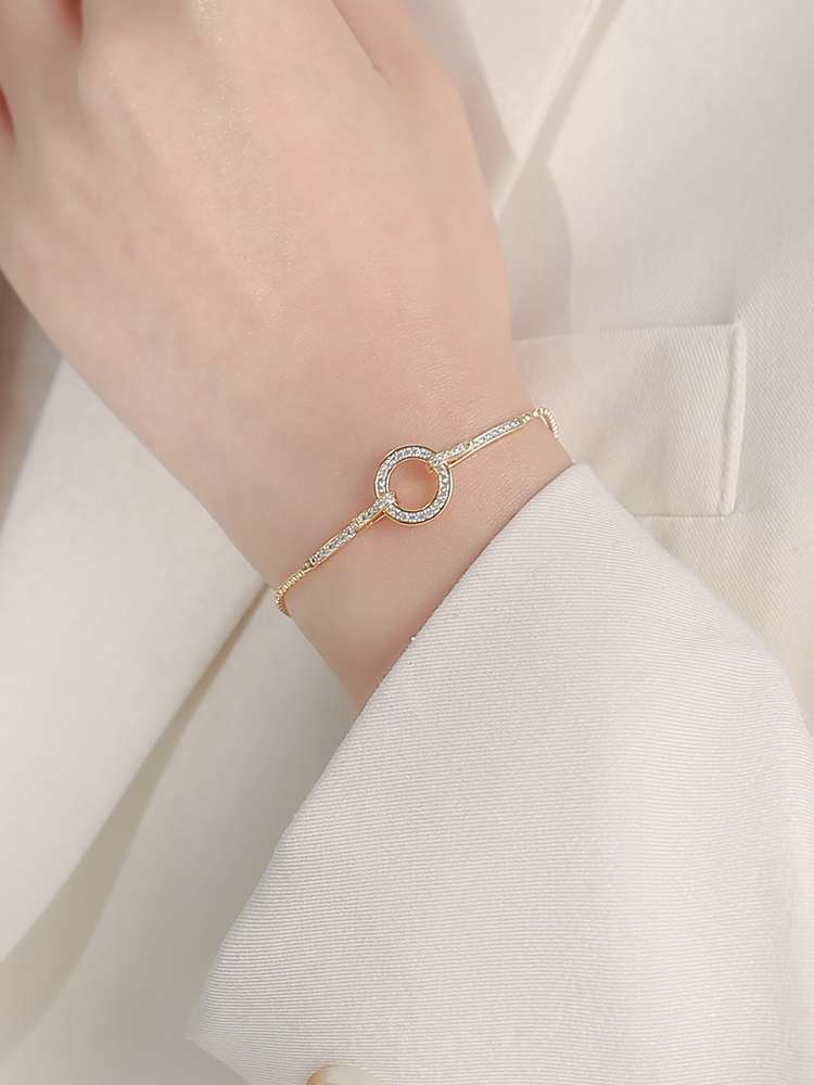 The new best friend bracelet features an Instagram niche design, simple zircon jewelry, and is a light luxury and high-end jewelry accessory for women details Picture