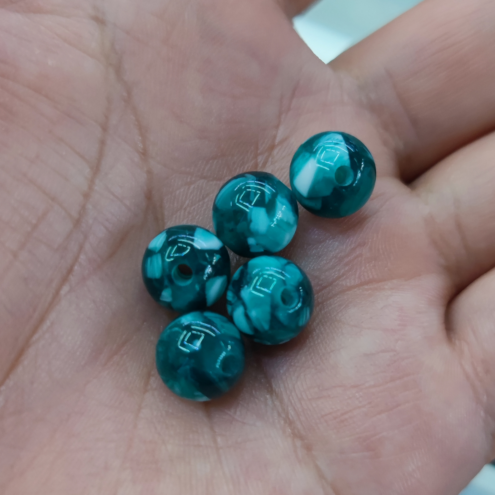 10 centimetre flower beads 10