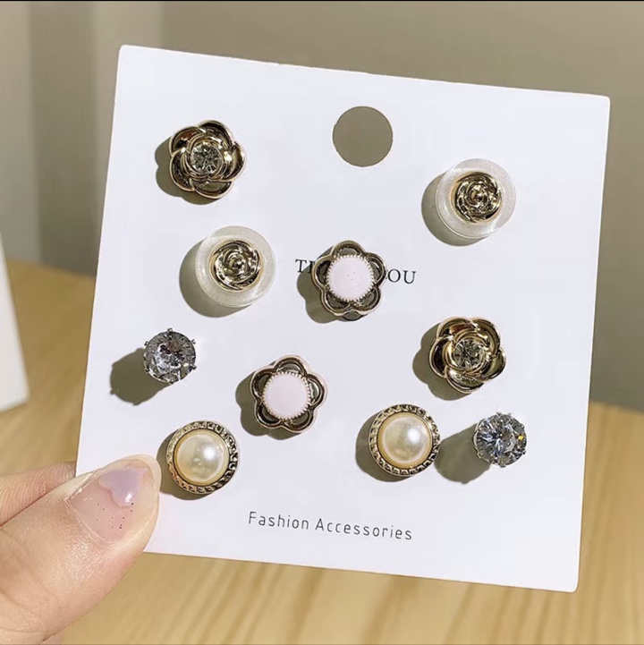 Stud earrings B13