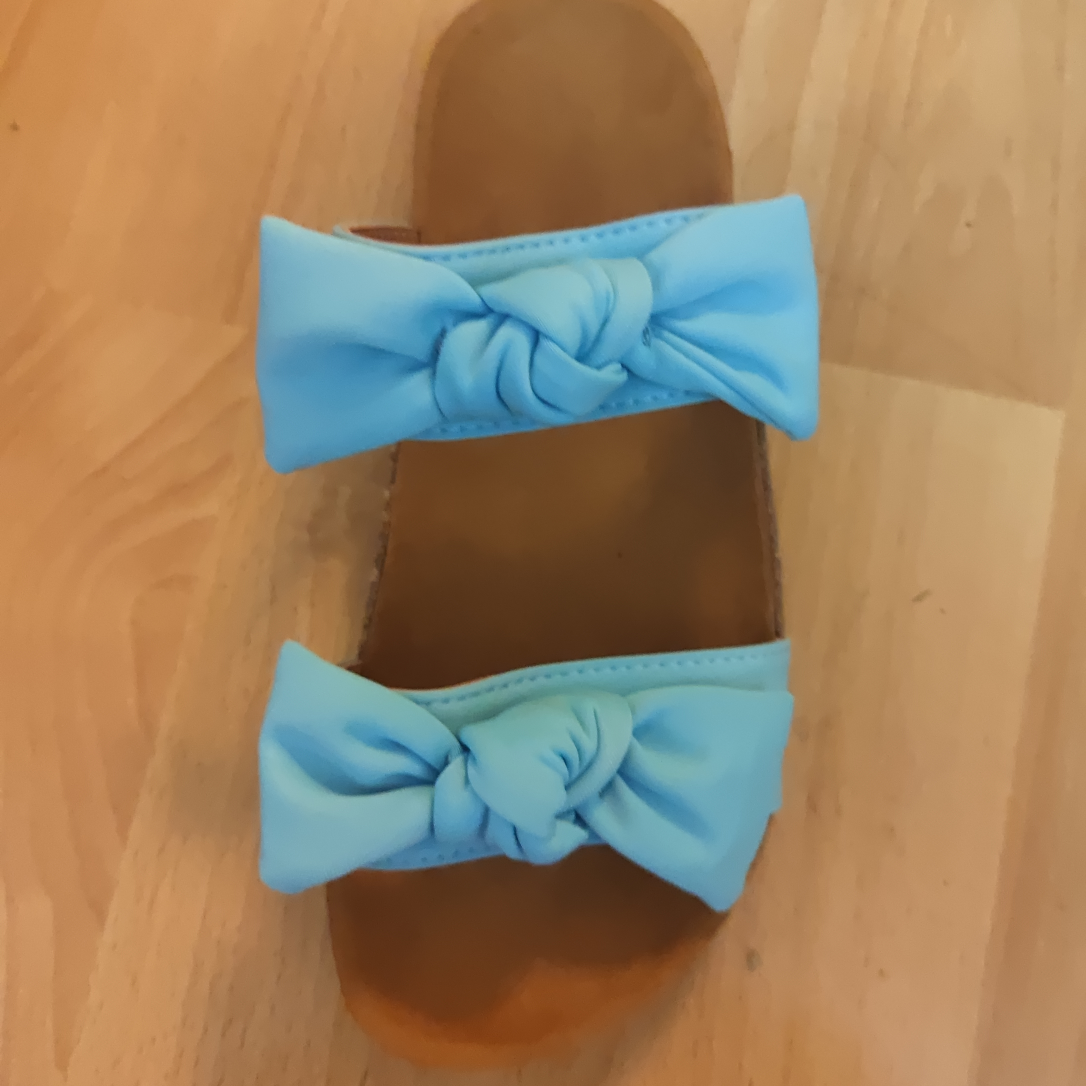 Double-strap women's shoes 4