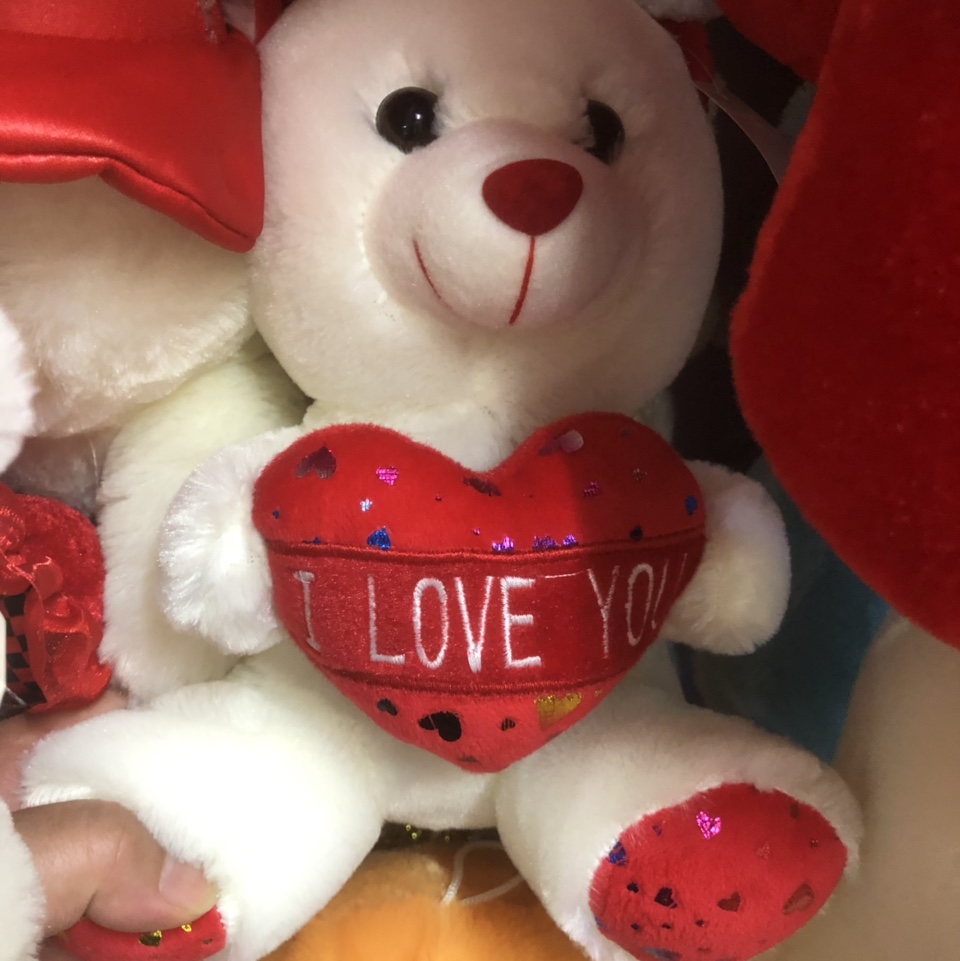 I LOVE YOU抱心熊毛绒玩具图
