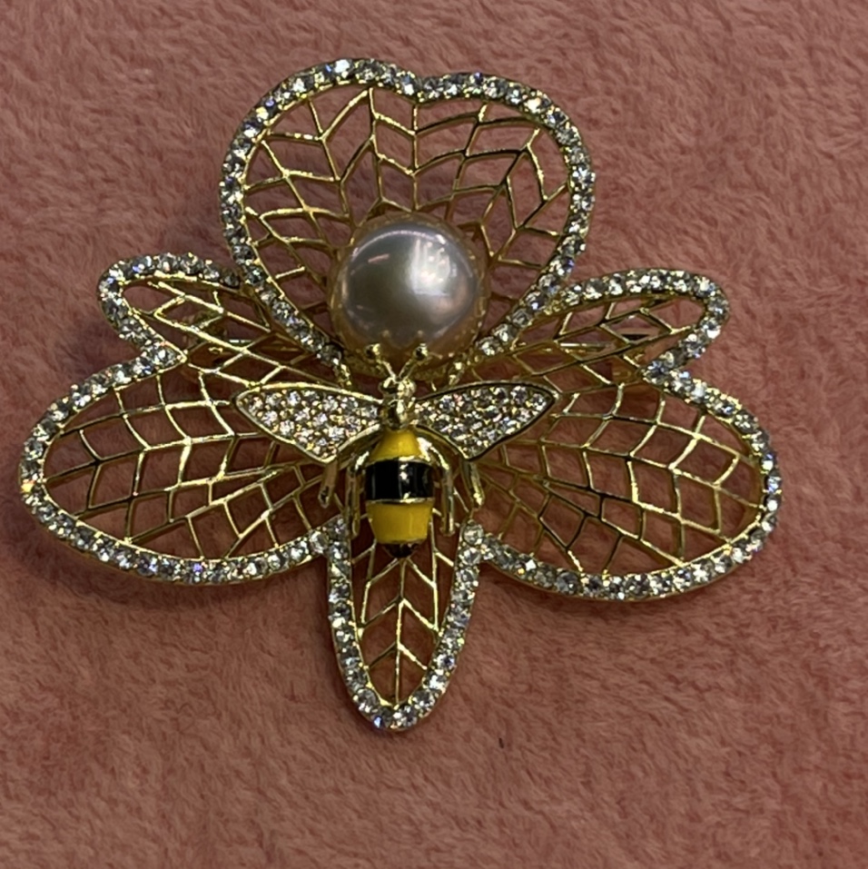 Little Bee Brooch Everything Upscale fashion trend Pearl Luxury Accessory 1