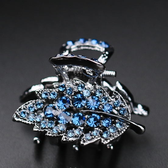 Blue leaf top clip