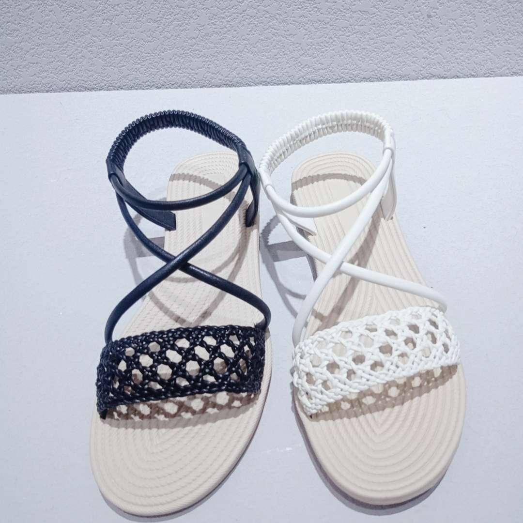 Students wear flat women's sandals Application Scenario