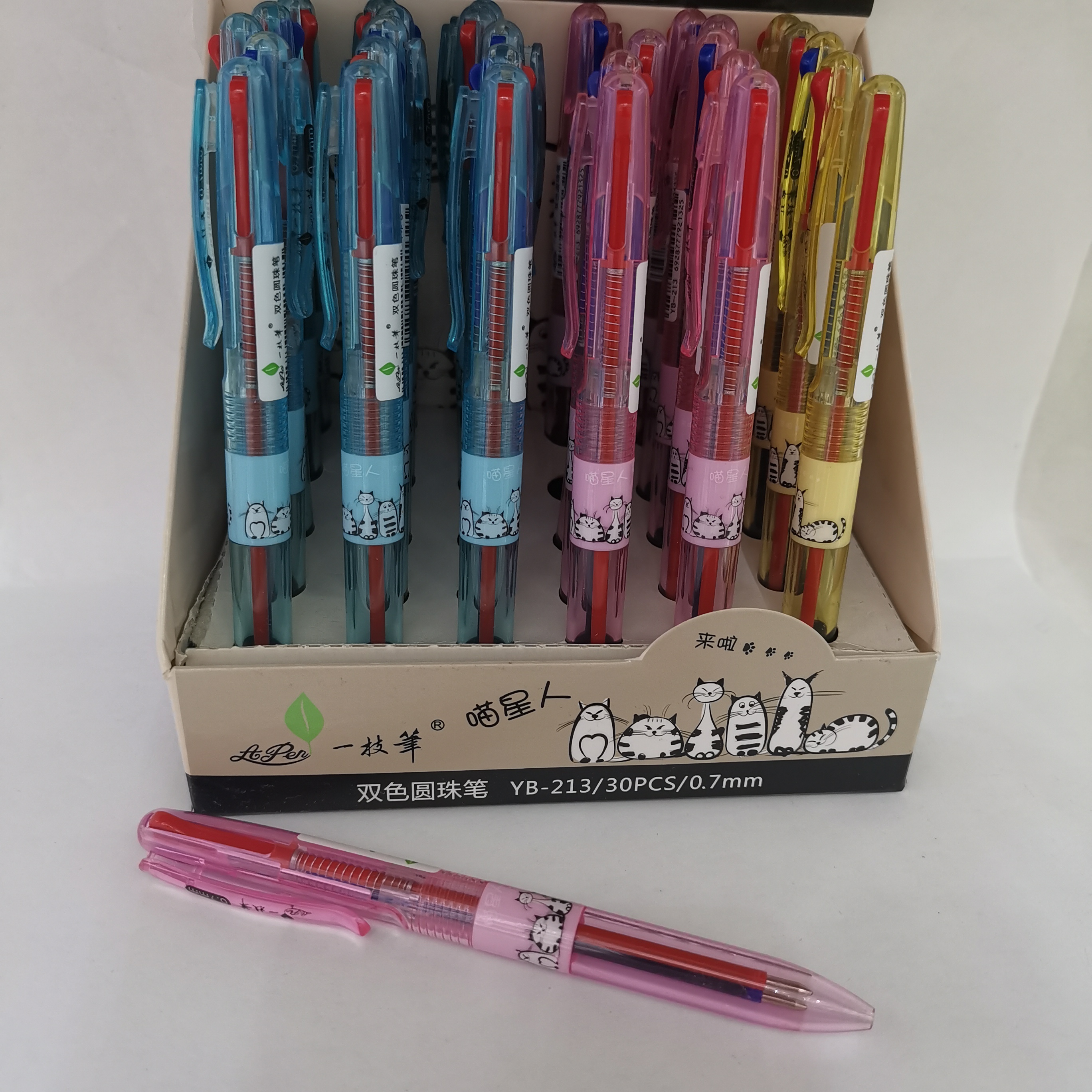 Two-color ballpoint pens in stock, red and blue, are available for display and packaging