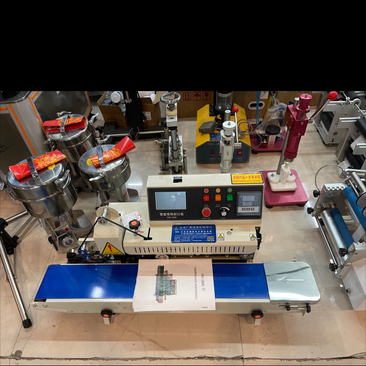 Guangxin Packaging Machinery Equipment, a well-established physical store, offers 900 continuous inkjet sealing machines with high quality and favorable prices details Picture