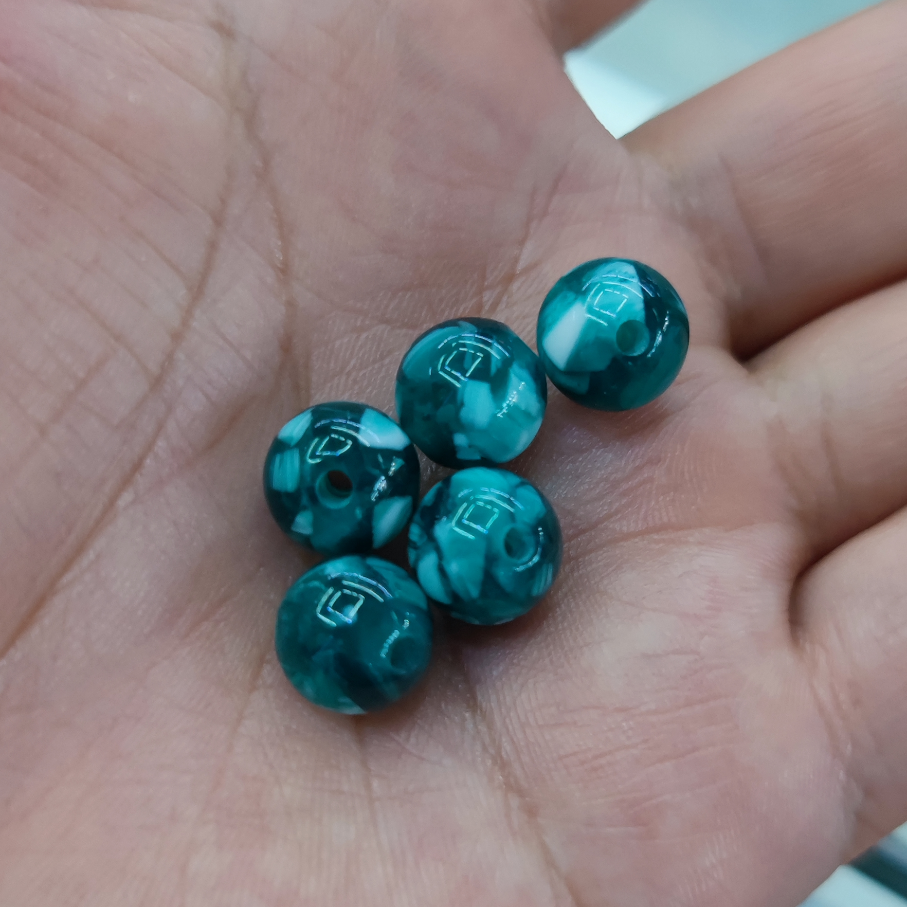 6 centimetre flower beads 10