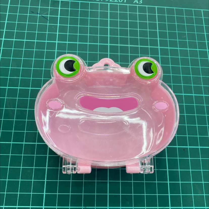 Square box for frogs convenient