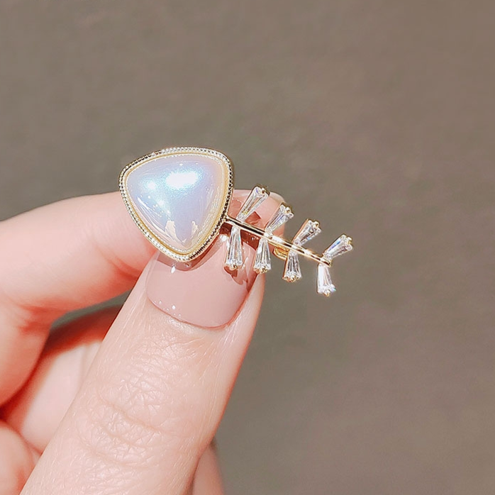 Pearl head fish bone pin