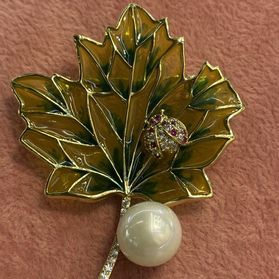 Leaf Brooch Everything upscale fashion trend Pearl painted Luxury Accessory 2