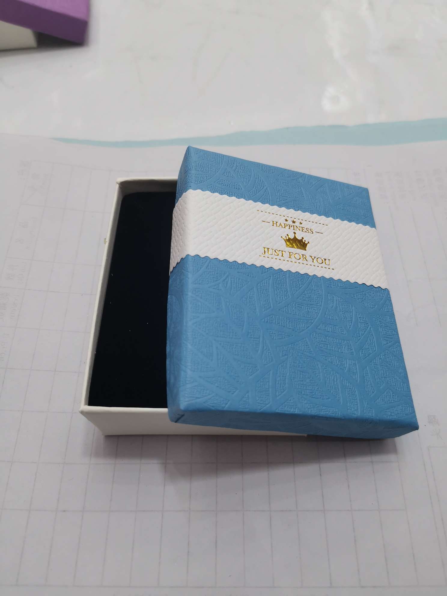 蝴蝶结盒39白底实物图