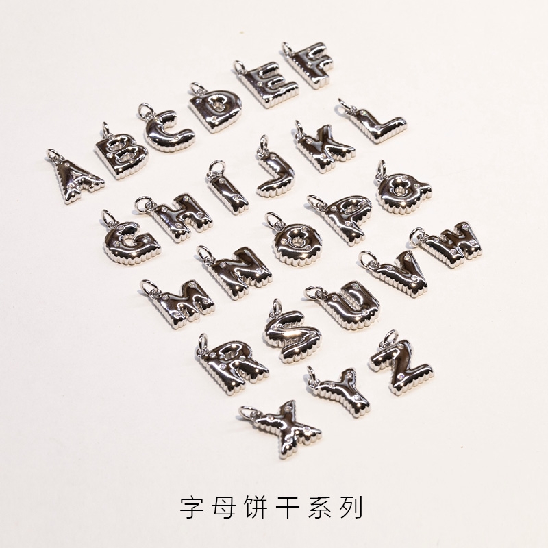 字母项链/饰品/银色白底实物图