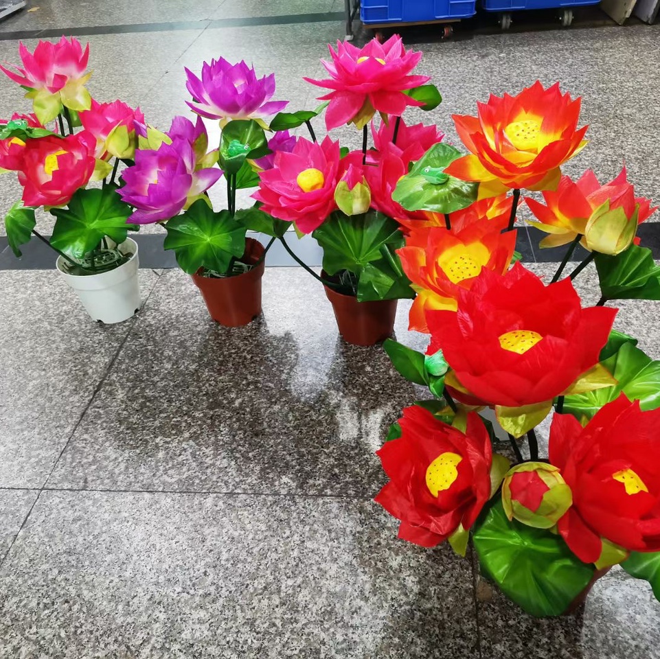 The 12-head artificial lotus is suitable for both indoor and outdoor use, and is specially designed for decoration and vase ornaments