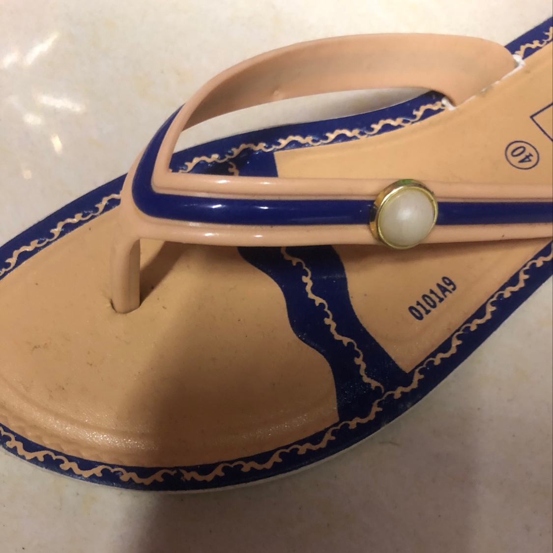 A beaded women's flip-flops details Picture