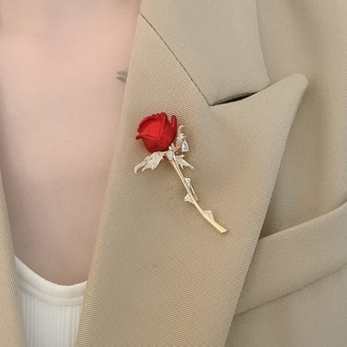 A red rose brooch