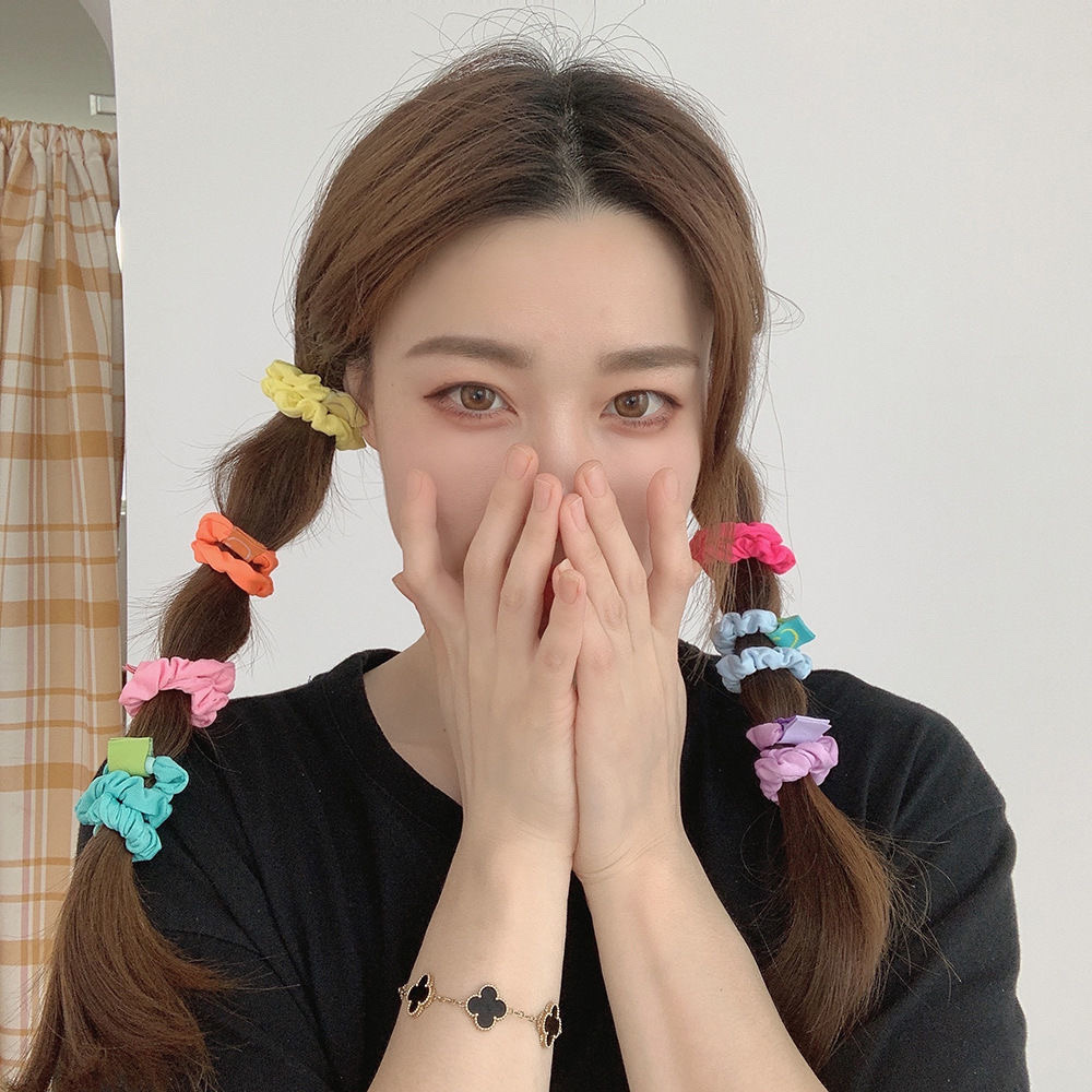 Sweet candy-colored large intestine rings from Japan and South Korea, colorful cream puffs, high-elasticity elastic bands that won't hurt the scalp, popular online hair tie and hair accessory Application Scenario