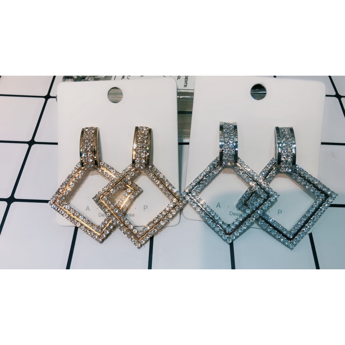Bare diamond earrings gold