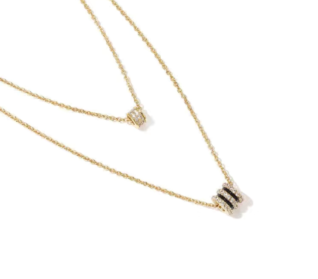 This is a simple and sweet 2021 new style of pure copper necklace for Lady 187, featuring a niche, light luxury and versatile style Application Scenario