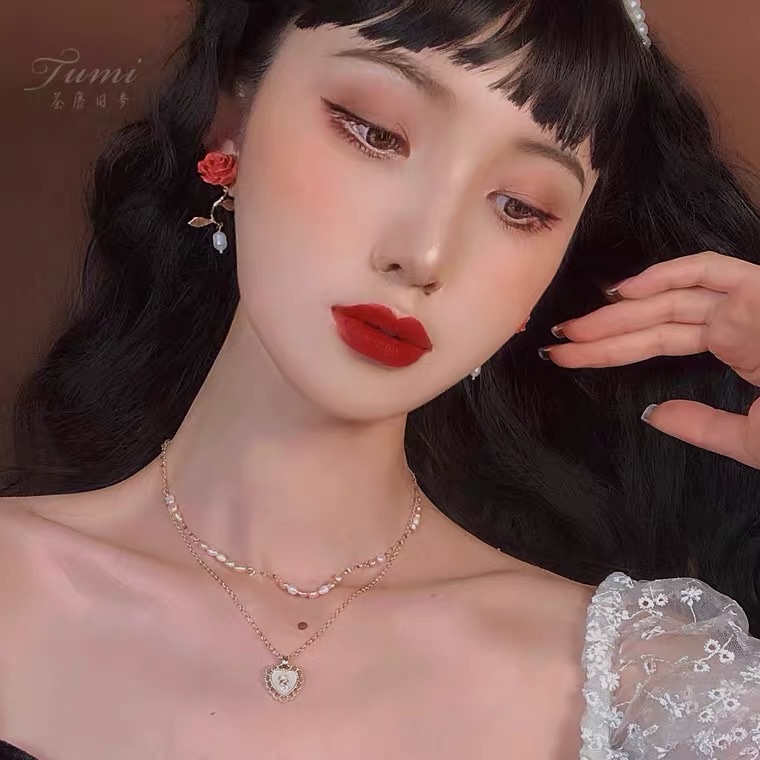 French retro, niche and versatile style, freshwater pearl heart-shaped lace layered necklace detail image 4
