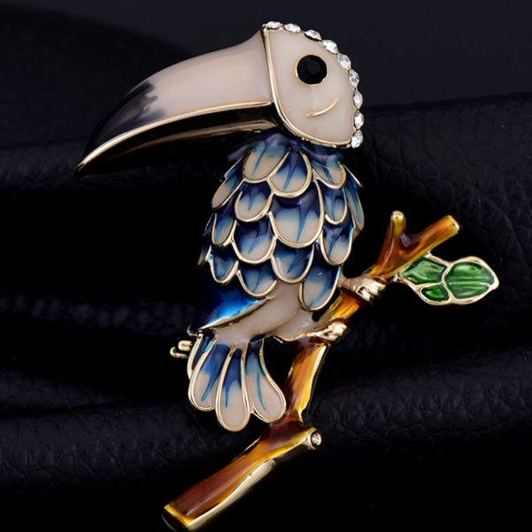 Easy woodpecker brooch