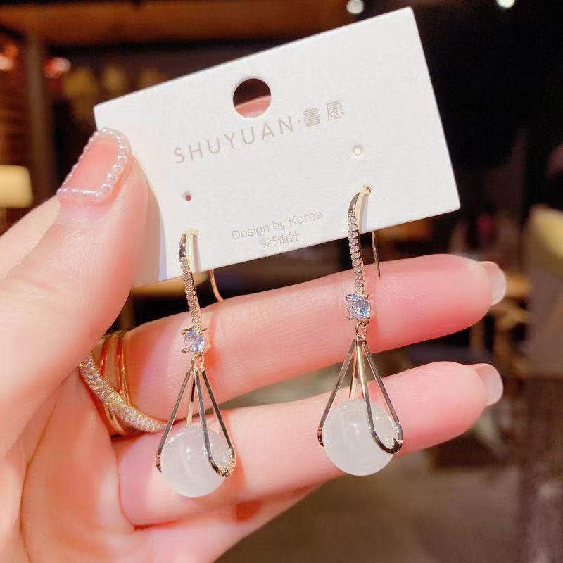 Stud earrings silver needle earrings new 2021 temperament high-grade high-grade foreign air network red round face earrings show thin face