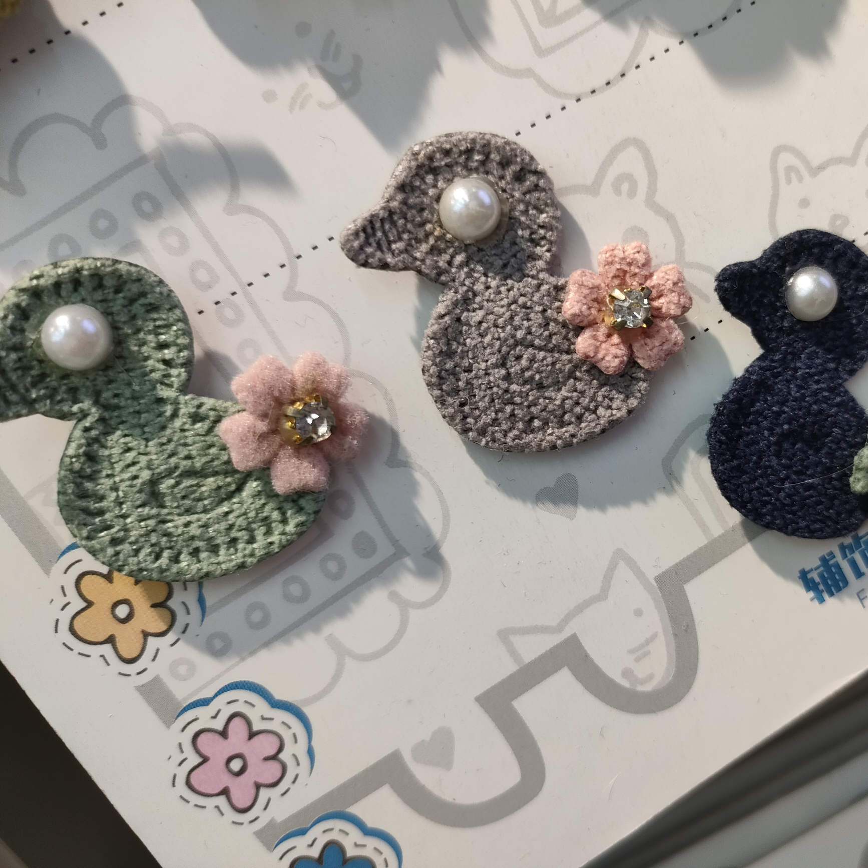 Duckling with flowers thumbnail