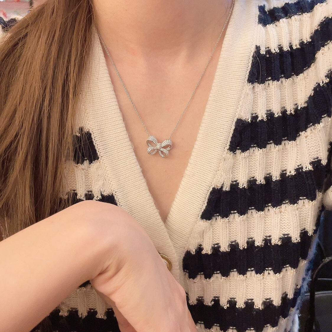 A sweet gift from a niche designer, a versatile and personalized bow necklace for Internet celebrities