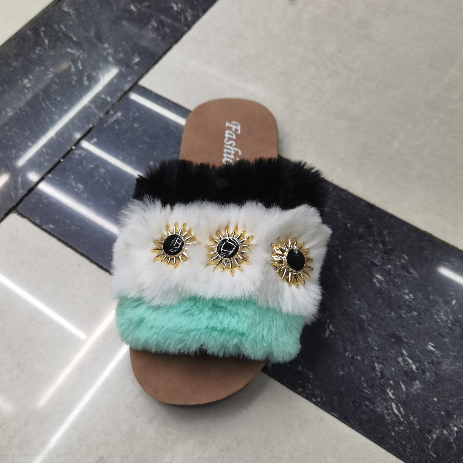 Slippers with sun fleece straps