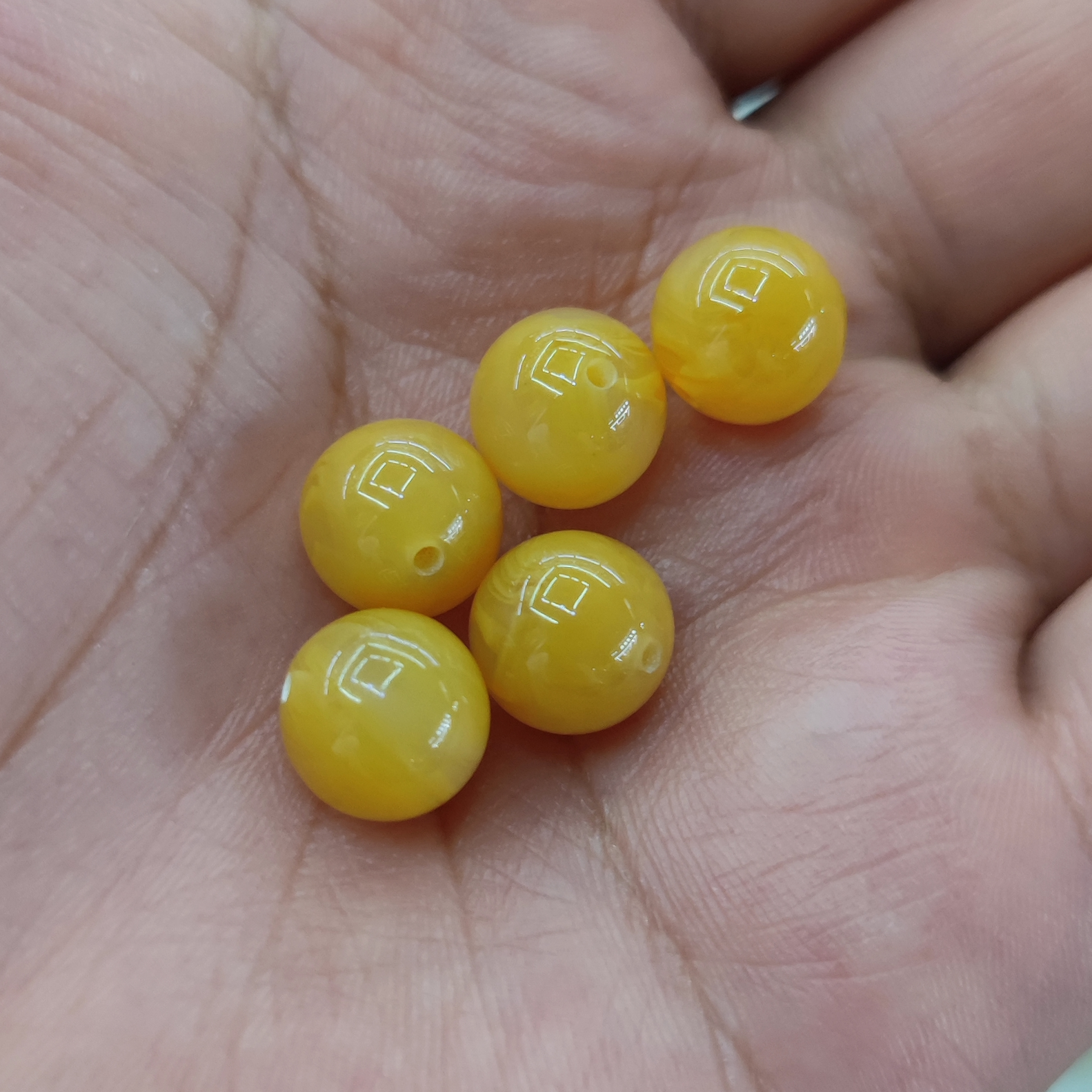 6 centimetre flower beads 8