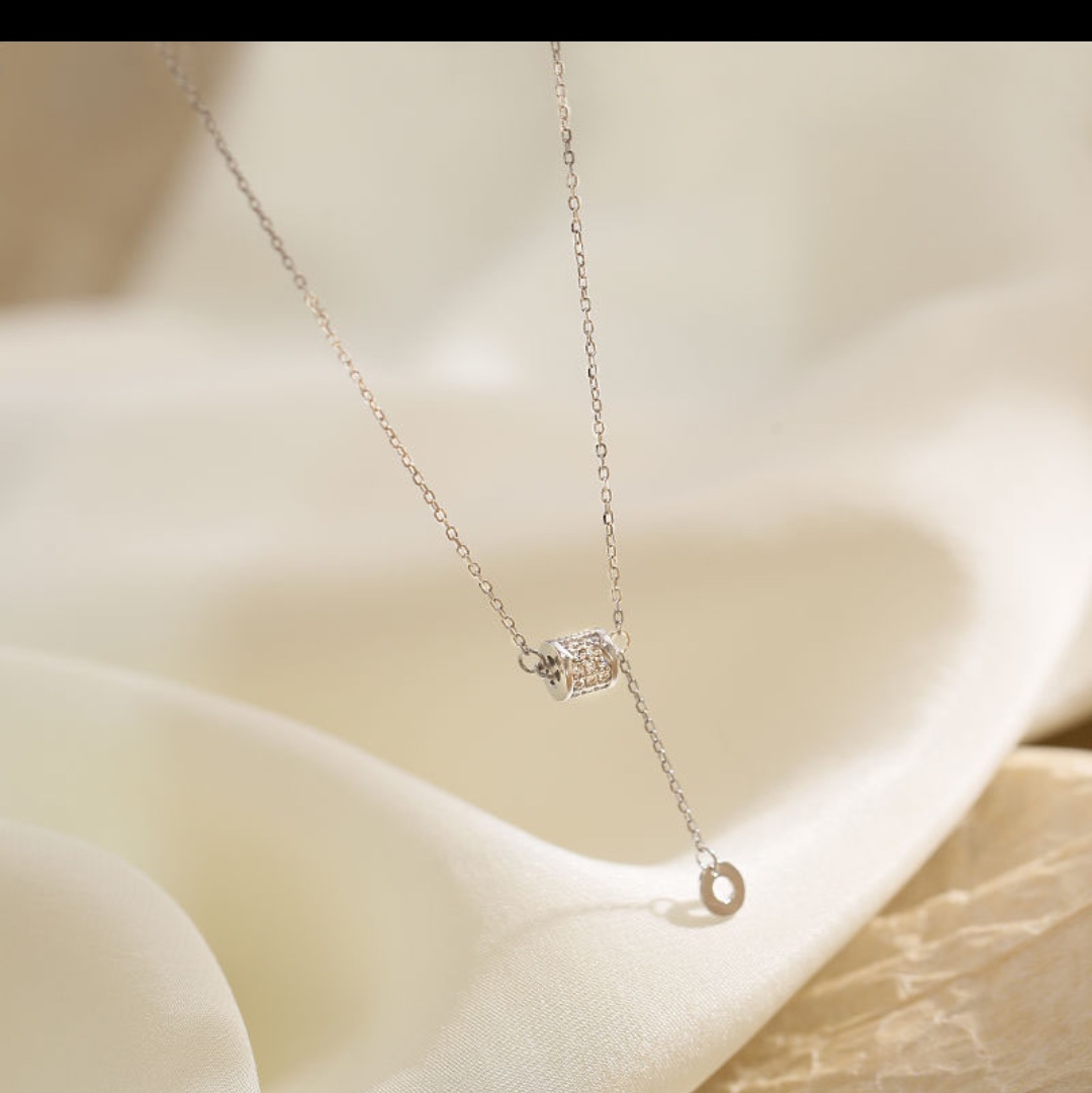 Ring pendant necklace