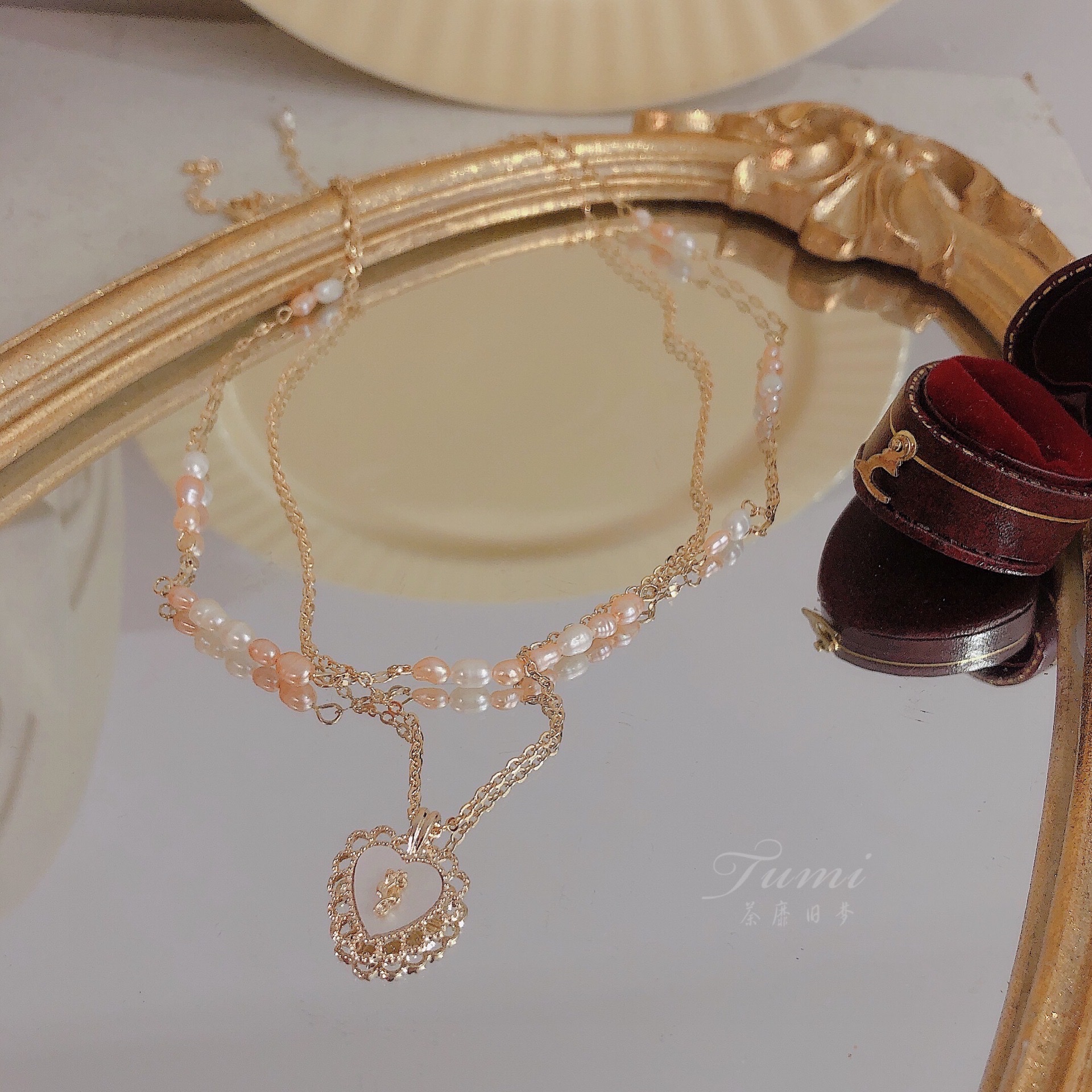 French retro, niche and versatile style, freshwater pearl heart-shaped lace layered necklace details Picture